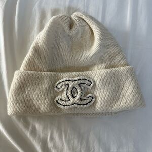 SOLD- Chanel ivory white cashmere beanie